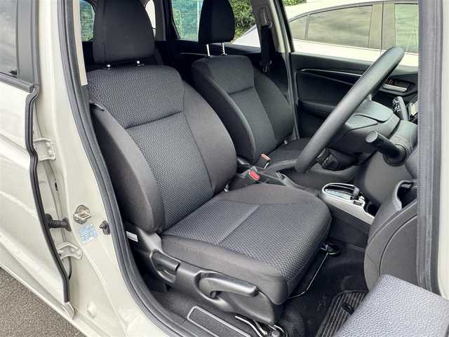 ホンダ フィット 13G F 兵庫県 2019(令1)年 1.5万km タフタホワイトⅢ ホンダセンシング/社外メモリーナビ/Bluetooth接続可/レーダークルコン/プッシュスタート/スマートキー×2あります/ビルトインETC