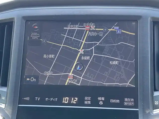 トヨタ クラウン ハイブリッド アスリートG 熊本県 2014(平26)年 14.2万km ホワイトパールクリスタルシャイン サンルーフ/純正ＨＤＤナビ/・AM/FM/CD/DVD/USB/BT/フルセグTV/・全周囲カメラ/トヨタセーフティセンス/・プリクラッシュセーフティ/・クリアランスソナー/・オートマチックハイビーム/黒革シート/・Ｄ席メモリシート/・Ｄ／Ｎパワーシート/・Ｄ／Ｎシートヒーター/・Ｄ／Ｎシートクーラー/前後ドライブレコーダー/ビルトインＥＴＣ/革巻きステアリング/・ステアリングヒーター/・ステアリングリモコン/LEDヘッドライト/オートライト/フォグランプ/スマートキー/プッシュスタート/純正フロアマット/純正ドアバイザー/社外アルミホイール