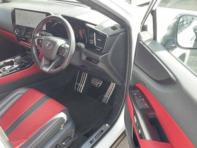 レクサス ＮＸ 350 Fスポーツ 佐賀県 2023(令5)年 2.3万km ホワイトノーヴァガラスフレーク エンジンスタートボタン/保証書/取扱説明書/記録簿/MTモード付AT/100V充電/アイドリングストップ/スマートキー/AAC/スペアキー有/追従走行付きクルーズコントロール/Bluetooth接続/USB入力端子/ビルトインETC2.0/全方位カメラ/AppleCarPlay/AndroidAuto/フルセグTV/純正ナビ/サンルーフ/電動リアゲート/純正前後ドライブレコーダー/全席パワーシート/フロアマット/レザーシート/全席シートヒーター/前席エアシート/純正アルミホイール/ABS/横滑り防止装置/前後コーナーセンサー/レーンキープアシスト/盗難防止装置/オートライト/オートマチックハイビーム/ダウンヒルアシストコントロール/LEDヘッドライト/衝突被害軽減システム/ヘッドアップディスプレイ/シートメモリ/パドルシフト/電格ウィンカーミラー/ブラインドスポットモニター/革巻ステアリング/ステアリングスイッチ/プリクラッシュセーフティ/デジタルインナーミラー/ロードサインアシスト/レーンチェンジアシスト/プロアクティブドライビングアシスト/パーキングサポートブレーキ/安心降車アシスト/リアカメラディテクション/おくだけ充電