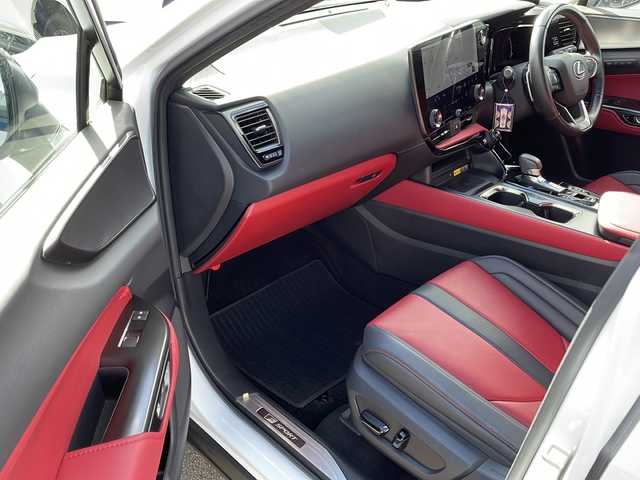 レクサス ＮＸ 350 Fスポーツ 佐賀県 2023(令5)年 2.3万km ホワイトノーヴァガラスフレーク エンジンスタートボタン/保証書/取扱説明書/記録簿/MTモード付AT/100V充電/アイドリングストップ/スマートキー/AAC/スペアキー有/追従走行付きクルーズコントロール/Bluetooth接続/USB入力端子/ビルトインETC2.0/全方位カメラ/AppleCarPlay/AndroidAuto/フルセグTV/純正ナビ/サンルーフ/電動リアゲート/純正前後ドライブレコーダー/全席パワーシート/フロアマット/レザーシート/全席シートヒーター/前席エアシート/純正アルミホイール/ABS/横滑り防止装置/前後コーナーセンサー/レーンキープアシスト/盗難防止装置/オートライト/オートマチックハイビーム/ダウンヒルアシストコントロール/LEDヘッドライト/衝突被害軽減システム/ヘッドアップディスプレイ/シートメモリ/パドルシフト/電格ウィンカーミラー/ブラインドスポットモニター/革巻ステアリング/ステアリングスイッチ/プリクラッシュセーフティ/デジタルインナーミラー/ロードサインアシスト/レーンチェンジアシスト/プロアクティブドライビングアシスト/パーキングサポートブレーキ/安心降車アシスト/リアカメラディテクション/おくだけ充電