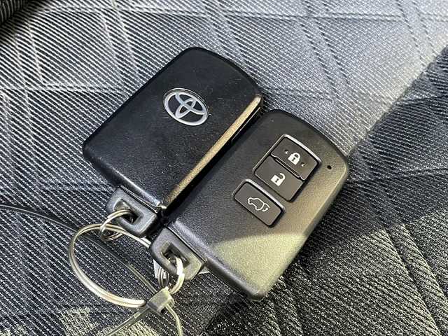 トヨタ ハリアー プレミアム 長野県 2017(平29)年 6.2万km スパークリングブラックパールクリスタルシャイン 純正メーカーナビ/バックカメラ/JBLサウンドシステム/パワーバックドア/ハーフレザーシート/パワーシート/プッシュスタート/社外18インチアルミ/保証書・取説/スペアキー