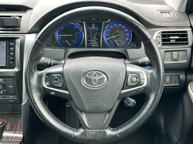 トヨタ カムリ ハイブリット Gパッケージ 静岡県 2014(平26)年 18.7万km シルバーM 純正ナビ/　（Bluetooth/DVD/CD/AM/FM）/フルセグTV/クルーズコントロール/横滑り防止装置/運転席パワーシート/プッシュスタート/スマートキー/スペアキー有り/純正フロアマット/純正17インチアルミホイール/保証書/取扱説明書