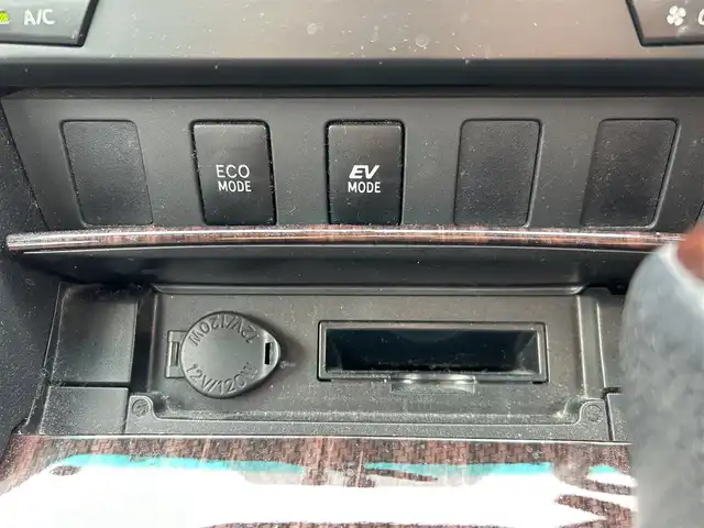 トヨタ カムリ ハイブリット Gパッケージ 静岡県 2014(平26)年 18.7万km シルバーM 純正ナビ/　（Bluetooth/DVD/CD/AM/FM）/フルセグTV/クルーズコントロール/横滑り防止装置/運転席パワーシート/プッシュスタート/スマートキー/スペアキー有り/純正フロアマット/純正17インチアルミホイール/保証書/取扱説明書