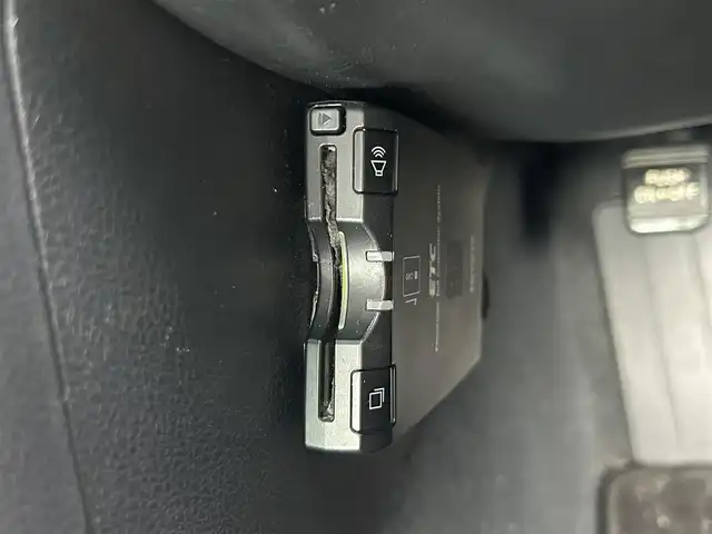 トヨタ カムリ ハイブリット Gパッケージ 静岡県 2014(平26)年 18.7万km シルバーM 純正ナビ/　（Bluetooth/DVD/CD/AM/FM）/フルセグTV/クルーズコントロール/横滑り防止装置/運転席パワーシート/プッシュスタート/スマートキー/スペアキー有り/純正フロアマット/純正17インチアルミホイール/保証書/取扱説明書