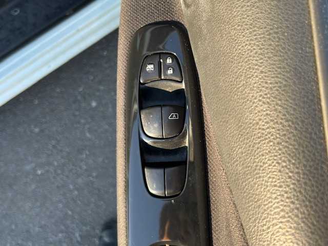 日産 セレナ ハイウェイスター S HV エアロ 宮城県 2013(平25)年 13.5万km ブリリアントホワイトパール 登録時走行距離135038km/AM/FM・BT・TV・USB・iPod・HDMI・AUX・DVD/エンジンスターター/電動格納ミラー/フォグランプ/ドアバイザー