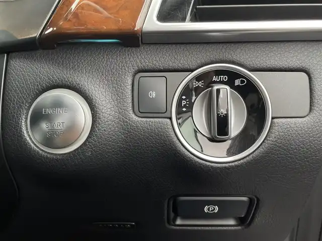 メルセデス・ベンツ ＧＬＳ３５０ｄ 4マチックスポーツ 三重県 2016(平28)年 8.4万km ダイヤモンドホワイト ACC/パノラミックスライディングルーフ　/黒革シート/harman/kardon/純正ナビ/全方位カメラ/フルセグTV/シートヒーター/温冷機能付きカップホルダー/電動格納サードシート/純正21インチアルミホイール/ETC/電動リアゲート/AppleCarPlay/AndroidAuto/スペアキー