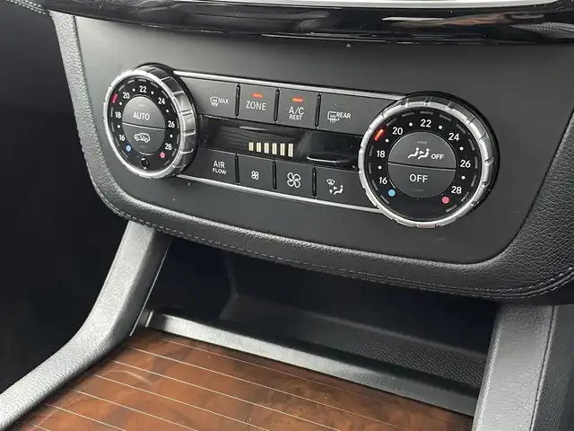 メルセデス・ベンツ ＧＬＳ３５０ｄ 4マチックスポーツ 三重県 2016(平28)年 8.4万km ダイヤモンドホワイト ACC/パノラミックスライディングルーフ　/黒革シート/harman/kardon/純正ナビ/全方位カメラ/フルセグTV/シートヒーター/温冷機能付きカップホルダー/電動格納サードシート/純正21インチアルミホイール/ETC/電動リアゲート/AppleCarPlay/AndroidAuto/スペアキー