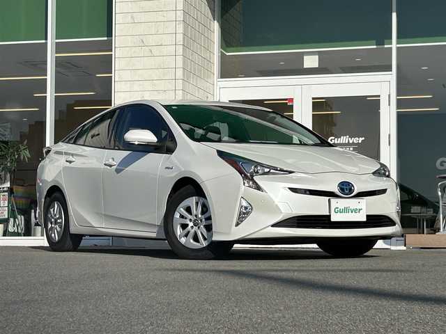 トヨタ プリウス Sセーフティプラス 兵庫県 2018(平30)年 2.8万km ホワイトパールクリスタルシャイン アルパインナビ/フルセグＴＶ/Bluetooth/バックカメラ/オールオートパワーウィンドウ/レーダークルーズコントロール/トヨタセーフティセンス/レーンキープアシスト/ドライブレコーダー/LEDヘッドライト/オートハイビーム/コーナーセンサー/純正フロアマット/15インチ純正アルミホイール/保証書