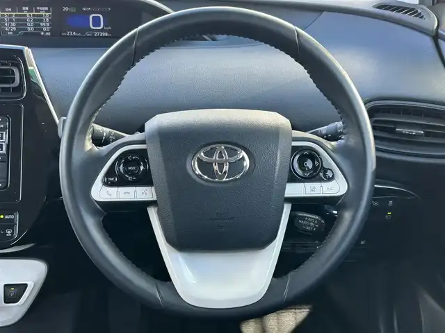 トヨタ プリウス Sセーフティプラス 兵庫県 2018(平30)年 2.8万km ホワイトパールクリスタルシャイン アルパインナビ/フルセグＴＶ/Bluetooth/バックカメラ/オールオートパワーウィンドウ/レーダークルーズコントロール/トヨタセーフティセンス/レーンキープアシスト/ドライブレコーダー/LEDヘッドライト/オートハイビーム/コーナーセンサー/純正フロアマット/15インチ純正アルミホイール/保証書