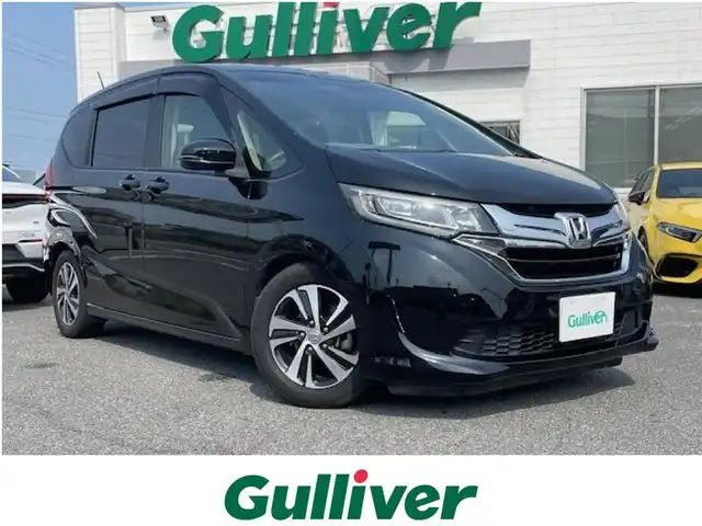 ホンダ フリード G ホンダセンシング 三重県 2017(平29)年 7.5万km クリスタルブラックパール メーカーオプション/・サイド/カーテンエアバック/Cパッケージ/・プラズマクラスター付オートエアコン/・ロールサンシェード/・コンフォートビューパッケージ/Sパッケージ/・LEDヘッドランプ/・オートライト/・アクティブコーナリングランプ/・185/65R15インチ純正AW/・革巻きステアリングホイール/・ブラック木目調インパネ加飾/・ハーフレザーシート/・シートバックポケット/ホンダセンシング/・衝突軽減ブレーキ/・歩行者事故低減ステアリング/・車線維持支援システム/・路外逸脱抑制機能/・誤発進抑制機能/・先行車発進お知らせ機能/・標識認識機能/・マルチインフォメーションディスプレイ/純正11型フリップダウンモニター/純正SDナビ/フルセグTV/【CD/DVD/SD/Bluetooth】/バックカメラ/ビルトインETC/ドライブレコーダー/プッシュスタート/スマートキー/スペアキー/純正フロアマット