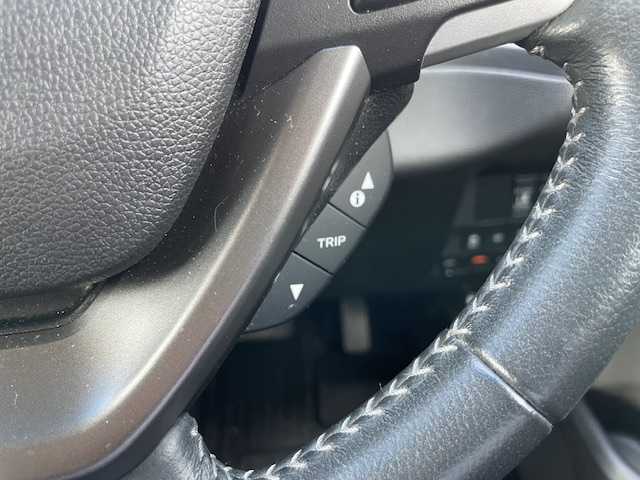 ホンダ フリード G ホンダセンシング 三重県 2017(平29)年 7.5万km クリスタルブラックパール メーカーオプション/・サイド/カーテンエアバック/Cパッケージ/・プラズマクラスター付オートエアコン/・ロールサンシェード/・コンフォートビューパッケージ/Sパッケージ/・LEDヘッドランプ/・オートライト/・アクティブコーナリングランプ/・185/65R15インチ純正AW/・革巻きステアリングホイール/・ブラック木目調インパネ加飾/・ハーフレザーシート/・シートバックポケット/ホンダセンシング/・衝突軽減ブレーキ/・歩行者事故低減ステアリング/・車線維持支援システム/・路外逸脱抑制機能/・誤発進抑制機能/・先行車発進お知らせ機能/・標識認識機能/・マルチインフォメーションディスプレイ/純正11型フリップダウンモニター/純正SDナビ/フルセグTV/【CD/DVD/SD/Bluetooth】/バックカメラ/ビルトインETC/ドライブレコーダー/プッシュスタート/スマートキー/スペアキー/純正フロアマット