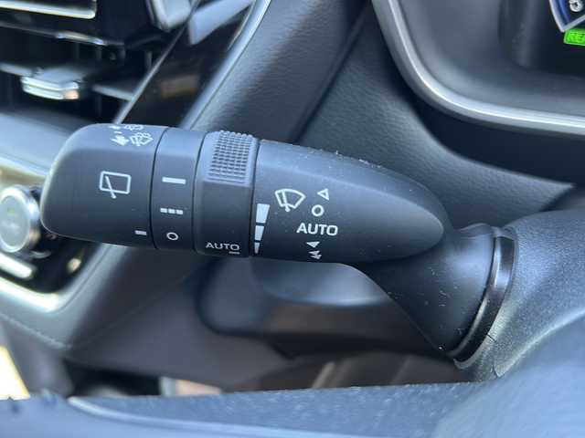 トヨタ カローラ クロス ハイブリッド Z 石川県 2024(令6)年 0.7万km アティチュードブラックマイカ ワンオーナー/サンルーフ/ルーフレール/オートリアゲート/オートワイパー/ウィンカーミラー/ドアバイザー/LEDヘッドライト/レーダークルーズコントロール/アイドリングストップ/シートヒーター/パワーシート/Bluetooth/フルセグテレビ/バックカメラ/ＥＴＣ/ドライブレコーダー