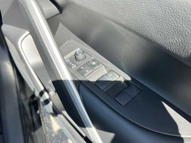 トヨタ カローラ クロス ハイブリッド Z 石川県 2024(令6)年 0.7万km アティチュードブラックマイカ ワンオーナー/サンルーフ/ルーフレール/オートリアゲート/オートワイパー/ウィンカーミラー/ドアバイザー/LEDヘッドライト/レーダークルーズコントロール/アイドリングストップ/シートヒーター/パワーシート/Bluetooth/フルセグテレビ/バックカメラ/ＥＴＣ/ドライブレコーダー