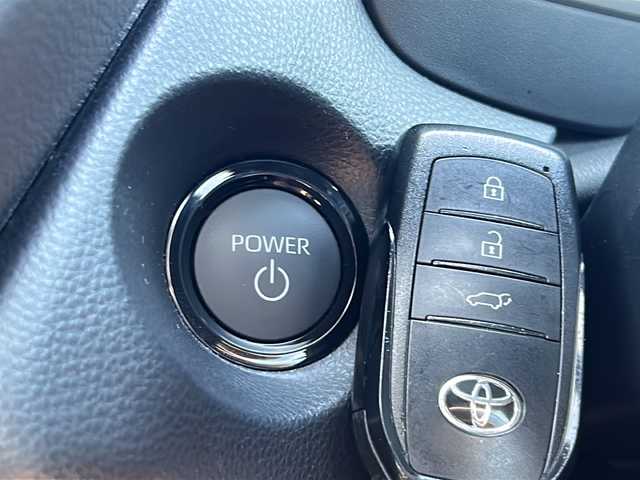 トヨタ カローラ クロス ハイブリッド Z 石川県 2024(令6)年 0.7万km アティチュードブラックマイカ ワンオーナー/サンルーフ/ルーフレール/オートリアゲート/オートワイパー/ウィンカーミラー/ドアバイザー/LEDヘッドライト/レーダークルーズコントロール/アイドリングストップ/シートヒーター/パワーシート/Bluetooth/フルセグテレビ/バックカメラ/ＥＴＣ/ドライブレコーダー