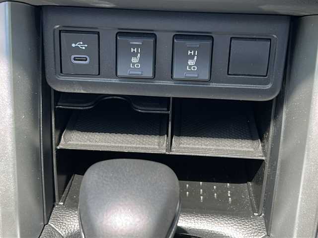 トヨタ カローラ クロス ハイブリッド Z 石川県 2024(令6)年 0.7万km アティチュードブラックマイカ ワンオーナー/サンルーフ/ルーフレール/オートリアゲート/オートワイパー/ウィンカーミラー/ドアバイザー/LEDヘッドライト/レーダークルーズコントロール/アイドリングストップ/シートヒーター/パワーシート/Bluetooth/フルセグテレビ/バックカメラ/ＥＴＣ/ドライブレコーダー