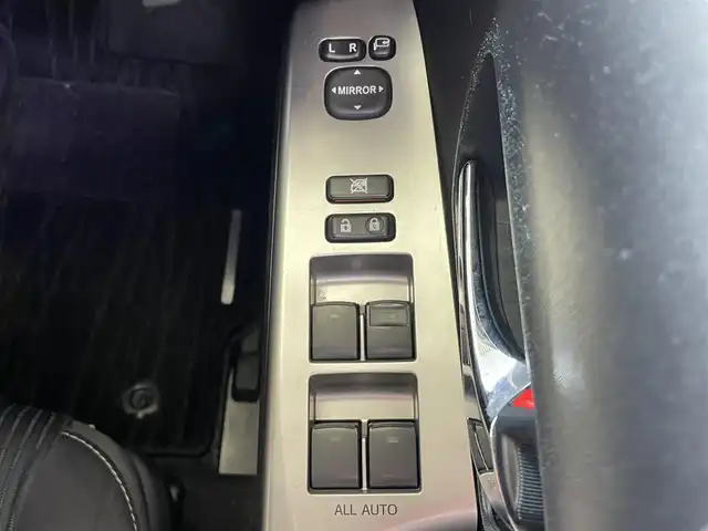 トヨタ プリウス α S 福岡県 2015(平27)年 11万km アティチュードブラックマイカ 純正社外ナビ/（ALPINE：EX900（9インチナビ））/Bluetooth対応/フルセグTV/CD/DVD/ドライブレコーダー（前側）/バックカメラ/3列シート/7人乗り/ビルトインETC/ドアバイザー/純正アルミホイール/純正フロアマット/プッシュスタート/パワーウィンドウ（ALL）/取扱説明書/スペアキー/スマートキー