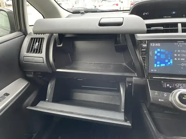 トヨタ プリウス α S 福岡県 2015(平27)年 11万km アティチュードブラックマイカ 純正社外ナビ/（ALPINE：EX900（9インチナビ））/Bluetooth対応/フルセグTV/CD/DVD/ドライブレコーダー（前側）/バックカメラ/3列シート/7人乗り/ビルトインETC/ドアバイザー/純正アルミホイール/純正フロアマット/プッシュスタート/パワーウィンドウ（ALL）/取扱説明書/スペアキー/スマートキー