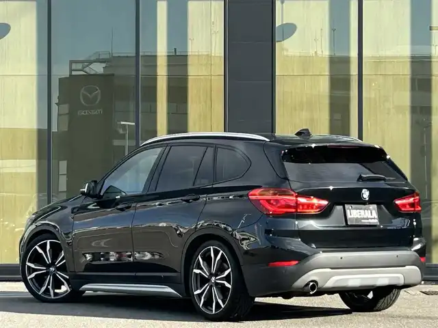 ＢＭＷ Ｘ１ xDrive 18d xライン 石川県 2017(平29)年 5.2万km 黒 4WD/サンルーフ/純正ナビ/　Bluetooth・AM/FM・CD・DVD・USB・AUX/バックカメラ/ETC/前後ドライブレコーダー/クルーズコントロール/パワーバックドア/ルーフレール/アンチロック・ブレーキ・システム/衝突被害軽減システム/横滑り防止装置/前後コーナーセンサー/レーンキープアシスト/盗難防止装置/ダウンヒルアシストコントロール/パーキングアシスト/アイドリングストップ/純正アルミホイール/スマートキー