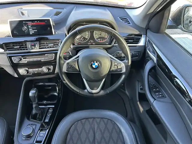 ＢＭＷ Ｘ１ xDrive 18d xライン 石川県 2017(平29)年 5.2万km 黒 4WD/サンルーフ/純正ナビ/　Bluetooth・AM/FM・CD・DVD・USB・AUX/バックカメラ/ETC/前後ドライブレコーダー/クルーズコントロール/パワーバックドア/ルーフレール/アンチロック・ブレーキ・システム/衝突被害軽減システム/横滑り防止装置/前後コーナーセンサー/レーンキープアシスト/盗難防止装置/ダウンヒルアシストコントロール/パーキングアシスト/アイドリングストップ/純正アルミホイール/スマートキー