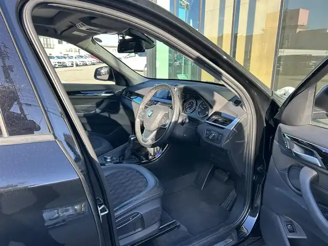 ＢＭＷ Ｘ１ xDrive 18d xライン 石川県 2017(平29)年 5.2万km 黒 4WD/サンルーフ/純正ナビ/　Bluetooth・AM/FM・CD・DVD・USB・AUX/バックカメラ/ETC/前後ドライブレコーダー/クルーズコントロール/パワーバックドア/ルーフレール/アンチロック・ブレーキ・システム/衝突被害軽減システム/横滑り防止装置/前後コーナーセンサー/レーンキープアシスト/盗難防止装置/ダウンヒルアシストコントロール/パーキングアシスト/アイドリングストップ/純正アルミホイール/スマートキー