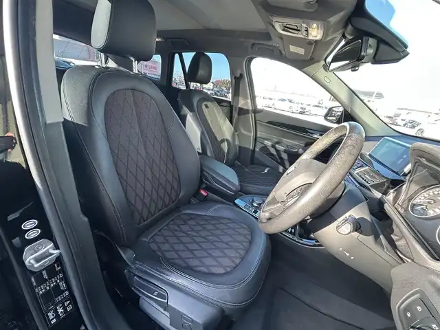 ＢＭＷ Ｘ１ xDrive 18d xライン 石川県 2017(平29)年 5.2万km 黒 4WD/サンルーフ/純正ナビ/　Bluetooth・AM/FM・CD・DVD・USB・AUX/バックカメラ/ETC/前後ドライブレコーダー/クルーズコントロール/パワーバックドア/ルーフレール/アンチロック・ブレーキ・システム/衝突被害軽減システム/横滑り防止装置/前後コーナーセンサー/レーンキープアシスト/盗難防止装置/ダウンヒルアシストコントロール/パーキングアシスト/アイドリングストップ/純正アルミホイール/スマートキー