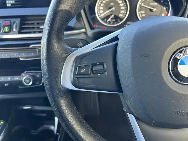 ＢＭＷ Ｘ１ xDrive 18d xライン 石川県 2017(平29)年 5.2万km 黒 4WD/サンルーフ/純正ナビ/　Bluetooth・AM/FM・CD・DVD・USB・AUX/バックカメラ/ETC/前後ドライブレコーダー/クルーズコントロール/パワーバックドア/ルーフレール/アンチロック・ブレーキ・システム/衝突被害軽減システム/横滑り防止装置/前後コーナーセンサー/レーンキープアシスト/盗難防止装置/ダウンヒルアシストコントロール/パーキングアシスト/アイドリングストップ/純正アルミホイール/スマートキー