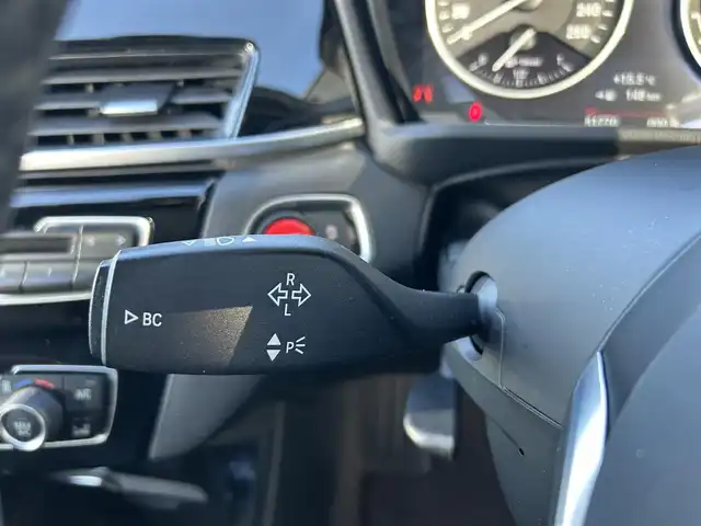 ＢＭＷ Ｘ１ xDrive 18d xライン 石川県 2017(平29)年 5.2万km 黒 4WD/サンルーフ/純正ナビ/　Bluetooth・AM/FM・CD・DVD・USB・AUX/バックカメラ/ETC/前後ドライブレコーダー/クルーズコントロール/パワーバックドア/ルーフレール/アンチロック・ブレーキ・システム/衝突被害軽減システム/横滑り防止装置/前後コーナーセンサー/レーンキープアシスト/盗難防止装置/ダウンヒルアシストコントロール/パーキングアシスト/アイドリングストップ/純正アルミホイール/スマートキー