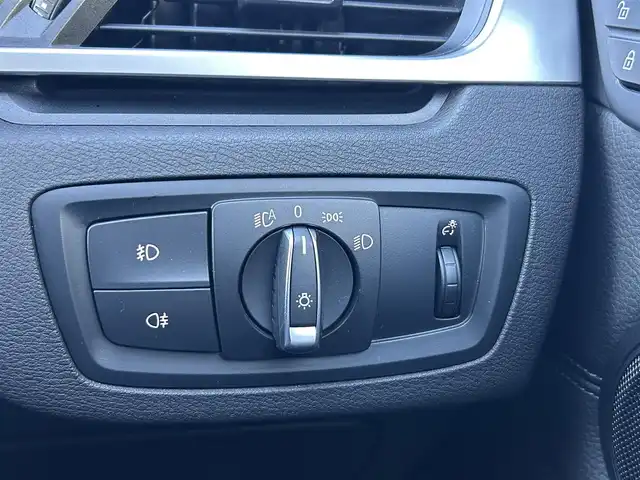 ＢＭＷ Ｘ１ xDrive 18d xライン 石川県 2017(平29)年 5.2万km 黒 4WD/サンルーフ/純正ナビ/　Bluetooth・AM/FM・CD・DVD・USB・AUX/バックカメラ/ETC/前後ドライブレコーダー/クルーズコントロール/パワーバックドア/ルーフレール/アンチロック・ブレーキ・システム/衝突被害軽減システム/横滑り防止装置/前後コーナーセンサー/レーンキープアシスト/盗難防止装置/ダウンヒルアシストコントロール/パーキングアシスト/アイドリングストップ/純正アルミホイール/スマートキー