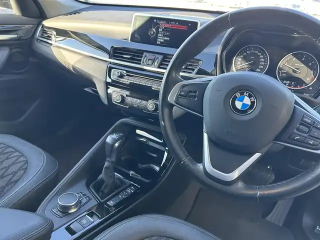 ＢＭＷ Ｘ１ xDrive 18d xライン 石川県 2017(平29)年 5.2万km 黒 4WD/サンルーフ/純正ナビ/　Bluetooth・AM/FM・CD・DVD・USB・AUX/バックカメラ/ETC/前後ドライブレコーダー/クルーズコントロール/パワーバックドア/ルーフレール/アンチロック・ブレーキ・システム/衝突被害軽減システム/横滑り防止装置/前後コーナーセンサー/レーンキープアシスト/盗難防止装置/ダウンヒルアシストコントロール/パーキングアシスト/アイドリングストップ/純正アルミホイール/スマートキー