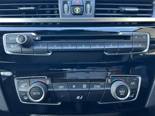 ＢＭＷ Ｘ１ xDrive 18d xライン 石川県 2017(平29)年 5.2万km 黒 4WD/サンルーフ/純正ナビ/　Bluetooth・AM/FM・CD・DVD・USB・AUX/バックカメラ/ETC/前後ドライブレコーダー/クルーズコントロール/パワーバックドア/ルーフレール/アンチロック・ブレーキ・システム/衝突被害軽減システム/横滑り防止装置/前後コーナーセンサー/レーンキープアシスト/盗難防止装置/ダウンヒルアシストコントロール/パーキングアシスト/アイドリングストップ/純正アルミホイール/スマートキー