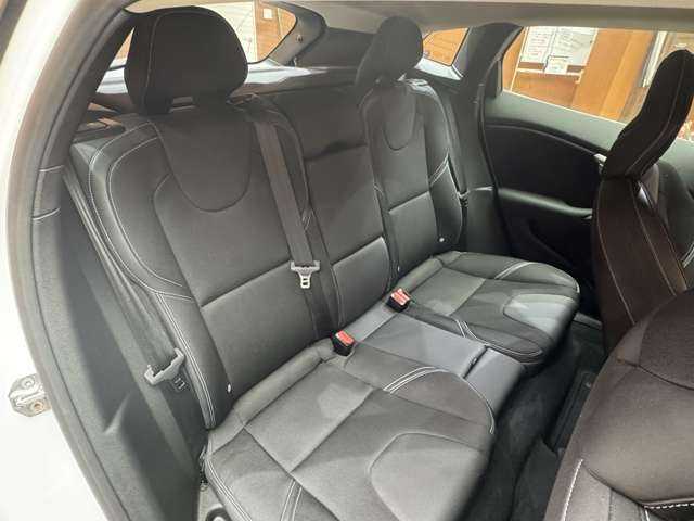 ボルボ Ｖ４０ D4 モメンタム 千葉県 2018(平30)年 2.9万km クリスタルホワイトP ACC　/半革　/純正ナビ　/TV　/Bカメラ　/Bluetooth接続　/電動シート　/シートヒーター　/キーレスドライブ　/パドルシフト　/パーキングアシスト　/LEDライト　/オートライト/衝突軽減ブレーキ　/BSM　/LKA　/ドラレコ　/ETC