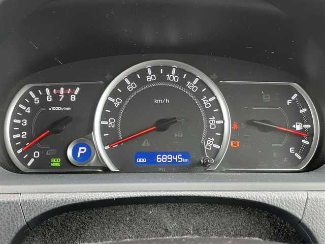 トヨタ ヴォクシー ZS 鹿児島県 2014(平26)年 6.9万km ブラック カーセキュリティ（ホーネット）付/スペアキー１本/ルームランプLED/両側電動パワースライドドア/フルセグテレビ（走行中視聴可能）/DVD再生可能/LEDヘッドライト/後席エアコン調整可能/純正フロアマッドと社外フロアマット付き/任天堂DSと接続可能/バックカメラ/アイドリングストップ/取扱説明書/ETC/純正アルミホイール/ウォークスルー/車検付(R9・2)