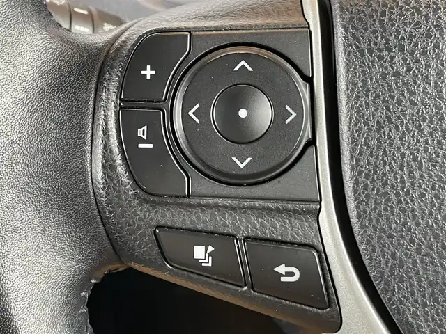 トヨタ ヴォクシー ZS 鹿児島県 2014(平26)年 6.9万km ブラック カーセキュリティ（ホーネット）付/スペアキー１本/ルームランプLED/両側電動パワースライドドア/フルセグテレビ（走行中視聴可能）/DVD再生可能/LEDヘッドライト/後席エアコン調整可能/純正フロアマッドと社外フロアマット付き/任天堂DSと接続可能/バックカメラ/アイドリングストップ/取扱説明書/ETC/純正アルミホイール/ウォークスルー/車検付(R9・2)