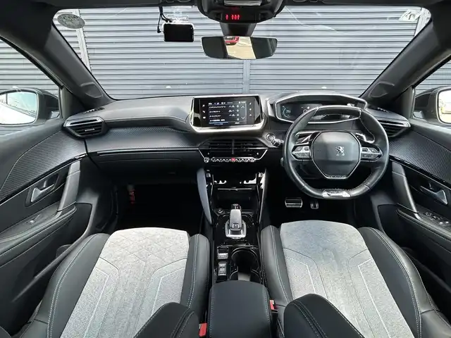 プジョー プジョー ２０８ GT 茨城県 2021(令3)年 2.2万km パール ワンオーナー　/ガラスルーフ　/アクティブセーフティブレーキ　/ＡＣＣ　/ＬＫＡ　/ＢＳＭ　/Ｂカメラ　/パーキングセンサー　/ＣａｒＰｌａｙ　/ＢＴ　/ＵＳＢ　/半革　/シートヒーター　/ＬＥＤ　/ＥＴＣ　/前後ドラレコ　/禁煙車