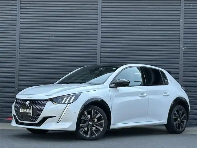 プジョー プジョー ２０８ GT 茨城県 2021(令3)年 2.2万km パール ワンオーナー　/ガラスルーフ　/アクティブセーフティブレーキ　/ＡＣＣ　/ＬＫＡ　/ＢＳＭ　/Ｂカメラ　/パーキングセンサー　/ＣａｒＰｌａｙ　/ＢＴ　/ＵＳＢ　/半革　/シートヒーター　/ＬＥＤ　/ＥＴＣ　/前後ドラレコ　/禁煙車