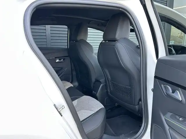 プジョー プジョー ２０８ GT 茨城県 2021(令3)年 2.2万km パール ワンオーナー　/ガラスルーフ　/アクティブセーフティブレーキ　/ＡＣＣ　/ＬＫＡ　/ＢＳＭ　/Ｂカメラ　/パーキングセンサー　/ＣａｒＰｌａｙ　/ＢＴ　/ＵＳＢ　/半革　/シートヒーター　/ＬＥＤ　/ＥＴＣ　/前後ドラレコ　/禁煙車