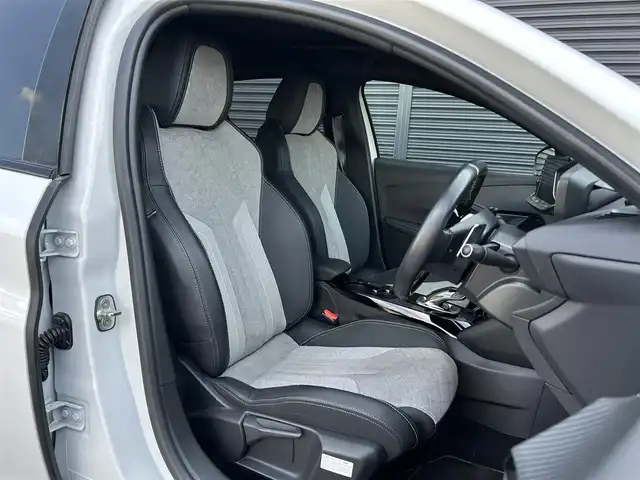 プジョー プジョー ２０８ GT 茨城県 2021(令3)年 2.2万km パール ワンオーナー　/ガラスルーフ　/アクティブセーフティブレーキ　/ＡＣＣ　/ＬＫＡ　/ＢＳＭ　/Ｂカメラ　/パーキングセンサー　/ＣａｒＰｌａｙ　/ＢＴ　/ＵＳＢ　/半革　/シートヒーター　/ＬＥＤ　/ＥＴＣ　/前後ドラレコ　/禁煙車