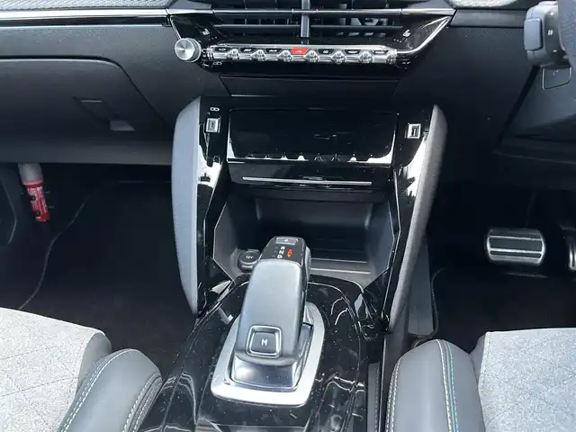 プジョー プジョー ２０８ GT 茨城県 2021(令3)年 2.2万km パール ワンオーナー　/ガラスルーフ　/アクティブセーフティブレーキ　/ＡＣＣ　/ＬＫＡ　/ＢＳＭ　/Ｂカメラ　/パーキングセンサー　/ＣａｒＰｌａｙ　/ＢＴ　/ＵＳＢ　/半革　/シートヒーター　/ＬＥＤ　/ＥＴＣ　/前後ドラレコ　/禁煙車