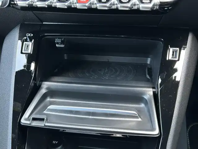 プジョー プジョー ２０８ GT 茨城県 2021(令3)年 2.2万km パール ワンオーナー　/ガラスルーフ　/アクティブセーフティブレーキ　/ＡＣＣ　/ＬＫＡ　/ＢＳＭ　/Ｂカメラ　/パーキングセンサー　/ＣａｒＰｌａｙ　/ＢＴ　/ＵＳＢ　/半革　/シートヒーター　/ＬＥＤ　/ＥＴＣ　/前後ドラレコ　/禁煙車