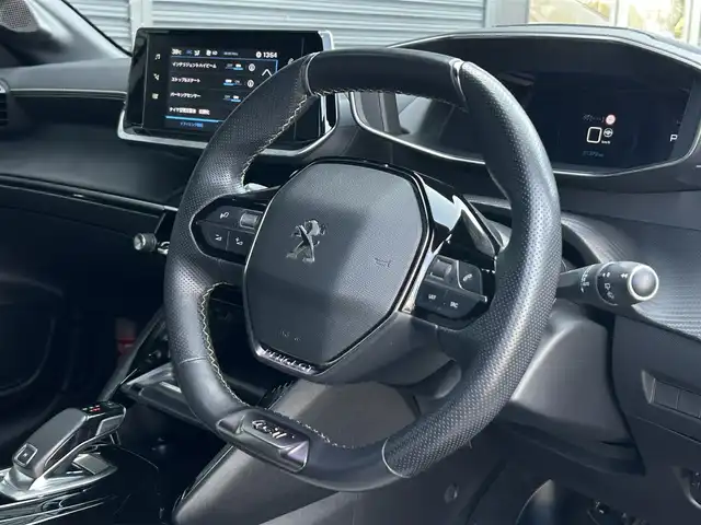 プジョー プジョー ２０８ GT 茨城県 2021(令3)年 2.2万km パール ワンオーナー　/ガラスルーフ　/アクティブセーフティブレーキ　/ＡＣＣ　/ＬＫＡ　/ＢＳＭ　/Ｂカメラ　/パーキングセンサー　/ＣａｒＰｌａｙ　/ＢＴ　/ＵＳＢ　/半革　/シートヒーター　/ＬＥＤ　/ＥＴＣ　/前後ドラレコ　/禁煙車