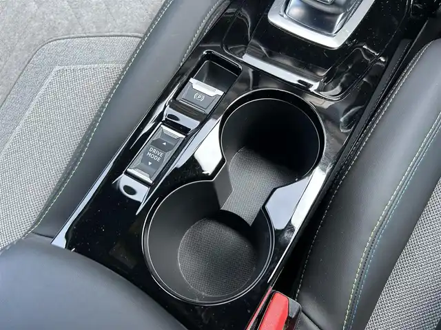 プジョー プジョー ２０８ GT 茨城県 2021(令3)年 2.2万km パール ワンオーナー　/ガラスルーフ　/アクティブセーフティブレーキ　/ＡＣＣ　/ＬＫＡ　/ＢＳＭ　/Ｂカメラ　/パーキングセンサー　/ＣａｒＰｌａｙ　/ＢＴ　/ＵＳＢ　/半革　/シートヒーター　/ＬＥＤ　/ＥＴＣ　/前後ドラレコ　/禁煙車