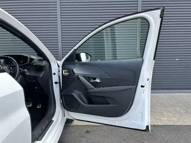 プジョー プジョー ２０８ GT 茨城県 2021(令3)年 2.2万km パール ワンオーナー　/ガラスルーフ　/アクティブセーフティブレーキ　/ＡＣＣ　/ＬＫＡ　/ＢＳＭ　/Ｂカメラ　/パーキングセンサー　/ＣａｒＰｌａｙ　/ＢＴ　/ＵＳＢ　/半革　/シートヒーター　/ＬＥＤ　/ＥＴＣ　/前後ドラレコ　/禁煙車