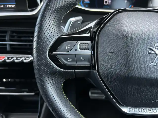 プジョー プジョー ２０８ GT 茨城県 2021(令3)年 2.2万km パール ワンオーナー　/ガラスルーフ　/アクティブセーフティブレーキ　/ＡＣＣ　/ＬＫＡ　/ＢＳＭ　/Ｂカメラ　/パーキングセンサー　/ＣａｒＰｌａｙ　/ＢＴ　/ＵＳＢ　/半革　/シートヒーター　/ＬＥＤ　/ＥＴＣ　/前後ドラレコ　/禁煙車