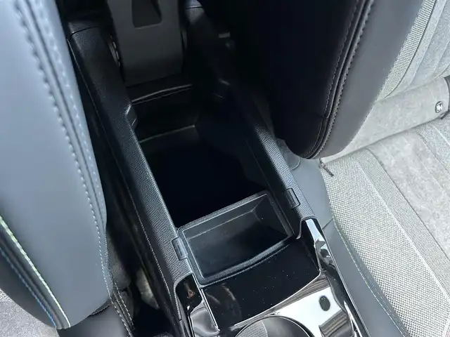 プジョー プジョー ２０８ GT 茨城県 2021(令3)年 2.2万km パール ワンオーナー　/ガラスルーフ　/アクティブセーフティブレーキ　/ＡＣＣ　/ＬＫＡ　/ＢＳＭ　/Ｂカメラ　/パーキングセンサー　/ＣａｒＰｌａｙ　/ＢＴ　/ＵＳＢ　/半革　/シートヒーター　/ＬＥＤ　/ＥＴＣ　/前後ドラレコ　/禁煙車