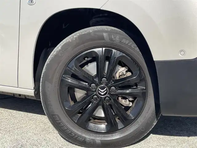 シトロエン シトロエン ベルランゴ シャイン ブルーHDi 東京都 2022(令4)年 2.3万km ベージュ 純正ディスプレイオーディオ/パノラミックガラスルーフ/ＡＣＣ/ＢＳＭ/レーンキープ/コーナーセンサー/前後ドライブレコーダー/ＥＴＣ/Ａｐｐｌｅ　Ｃａｒ　Ｐｌａｙ/Ａｎｄｏｒｏｉｄｏ　Ａｕｔｏ