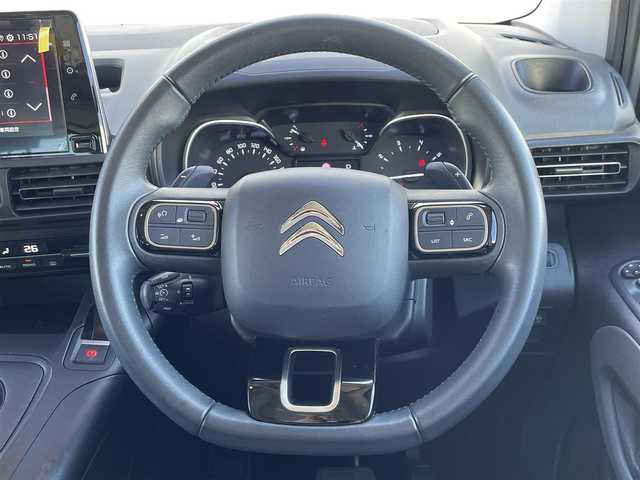 シトロエン シトロエン ベルランゴ シャイン ブルーHDi 東京都 2022(令4)年 2.3万km ベージュ 純正ディスプレイオーディオ/パノラミックガラスルーフ/ＡＣＣ/ＢＳＭ/レーンキープ/コーナーセンサー/前後ドライブレコーダー/ＥＴＣ/Ａｐｐｌｅ　Ｃａｒ　Ｐｌａｙ/Ａｎｄｏｒｏｉｄｏ　Ａｕｔｏ