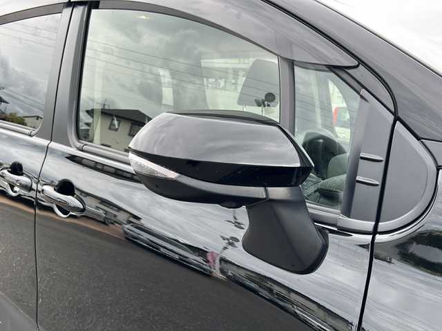 トヨタ シエンタ ハイブリッド Z 佐賀県 2024(令6)年 1.5万km ブラック/ホワイト Bluetooth搭載/ETC2.0/プッシュスタート/全方位車外カメラ/ドライブレコーダー前後/ナビ/フルセグTV/コーナーセンサー前後/クリアランスソナー/両側パワースライドドア/レーンキープアシスト/オートライト/オートマチックハイビーム/カーテンエアバッグ/クルーズコントロール/オペレーターサービス/EVモード/DRIVEモード/ステアリングスイッチ/革巻きステアリング