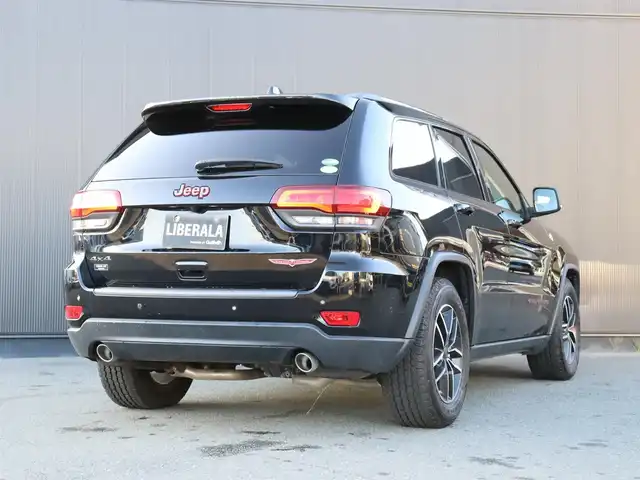 クライスラー・ジープ ジープ グランドチェロキー トレイルホーク 静岡県 2020(令2)年 1.9万km ダイヤモンドブラッククリスタル 4WD/限定152台/純正ナビ/バックカメラ/半革/シートヒーター/パワーシート/エアシート/パワーバックドア/ステアリングヒーター/シートベンチレーション/クルーズコントロール/ルーフレール/フルセグテレビ/ACC/ETC2/0/アイドリングストップ/スマートキー/プッシュスタート