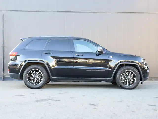 クライスラー・ジープ ジープ グランドチェロキー トレイルホーク 静岡県 2020(令2)年 1.9万km ダイヤモンドブラッククリスタル 4WD/限定152台/純正ナビ/バックカメラ/半革/シートヒーター/パワーシート/エアシート/パワーバックドア/ステアリングヒーター/シートベンチレーション/クルーズコントロール/ルーフレール/フルセグテレビ/ACC/ETC2/0/アイドリングストップ/スマートキー/プッシュスタート