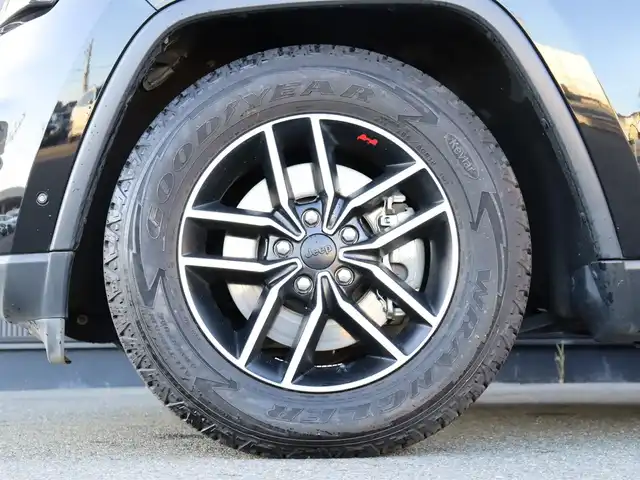 クライスラー・ジープ ジープ グランドチェロキー トレイルホーク 静岡県 2020(令2)年 1.9万km ダイヤモンドブラッククリスタル 4WD/限定152台/純正ナビ/バックカメラ/半革/シートヒーター/パワーシート/エアシート/パワーバックドア/ステアリングヒーター/シートベンチレーション/クルーズコントロール/ルーフレール/フルセグテレビ/ACC/ETC2/0/アイドリングストップ/スマートキー/プッシュスタート